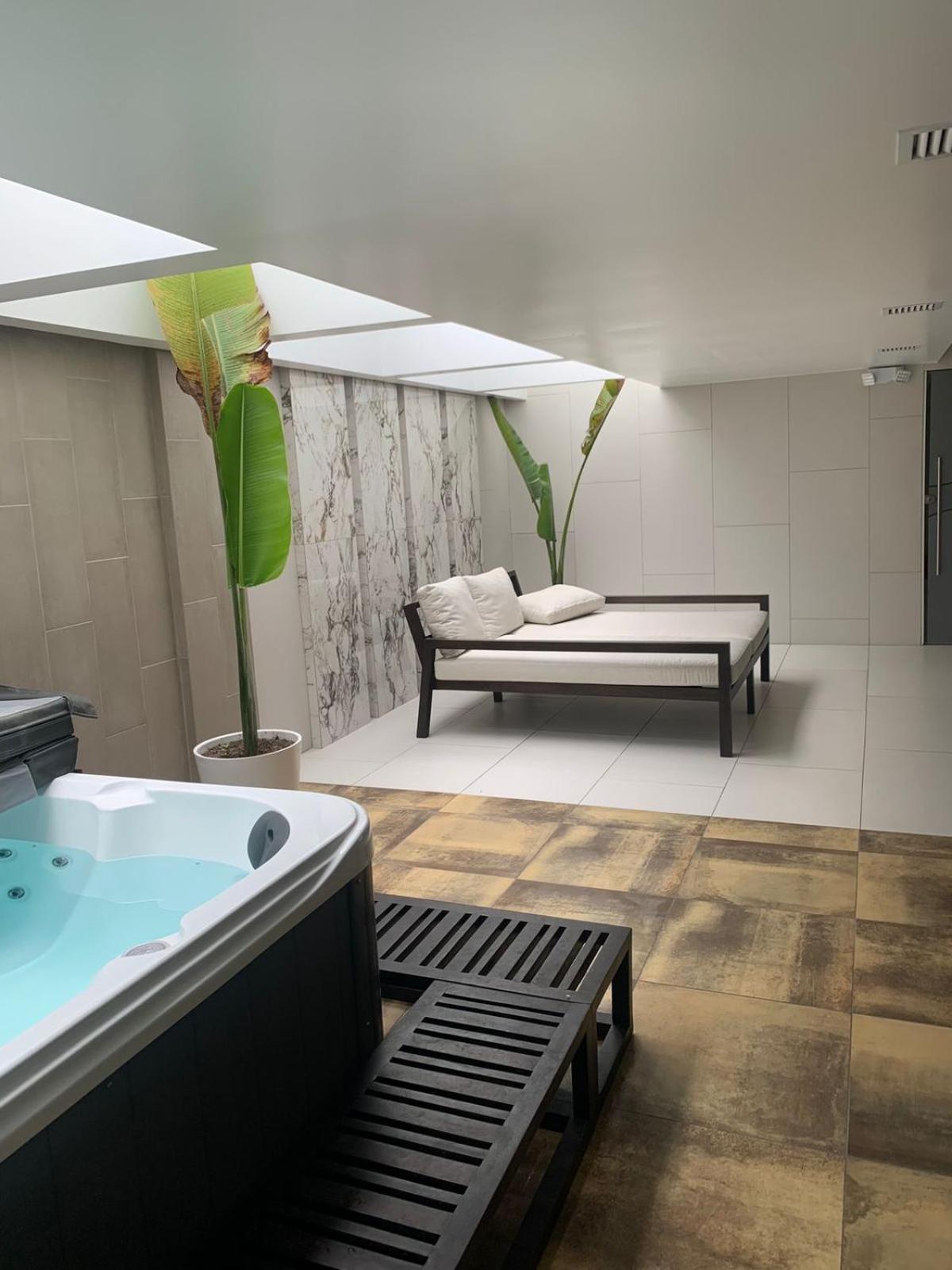 Confort Suite La Carolina Quito Exteriör bild